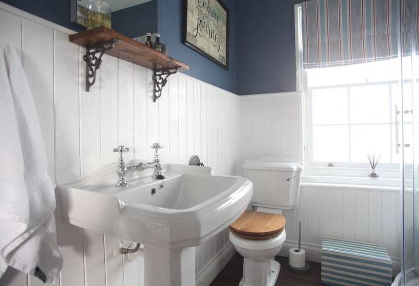 Hotel Old Embassy House