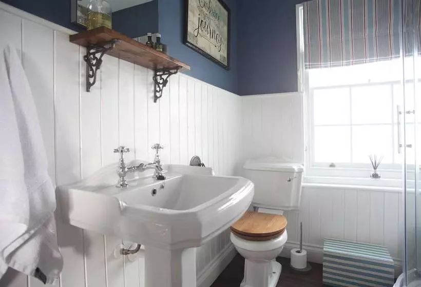 Hotel Old Embassy House