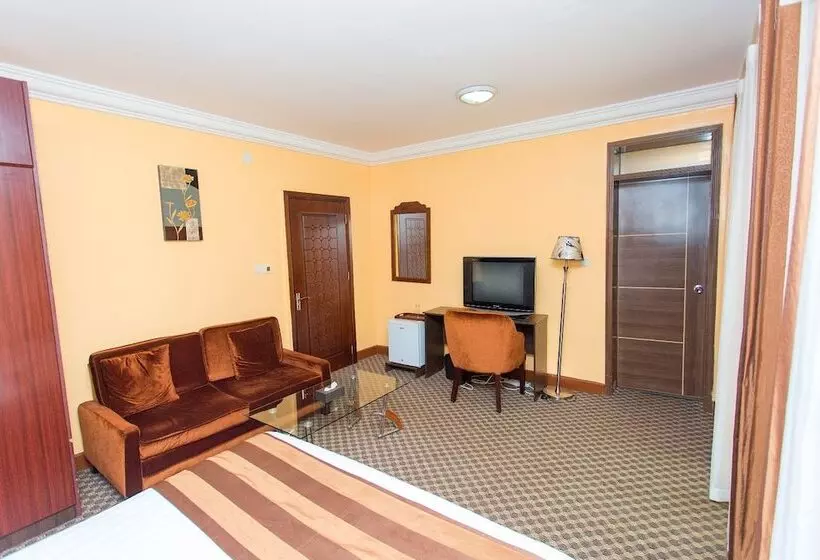 هتل The Country Inn