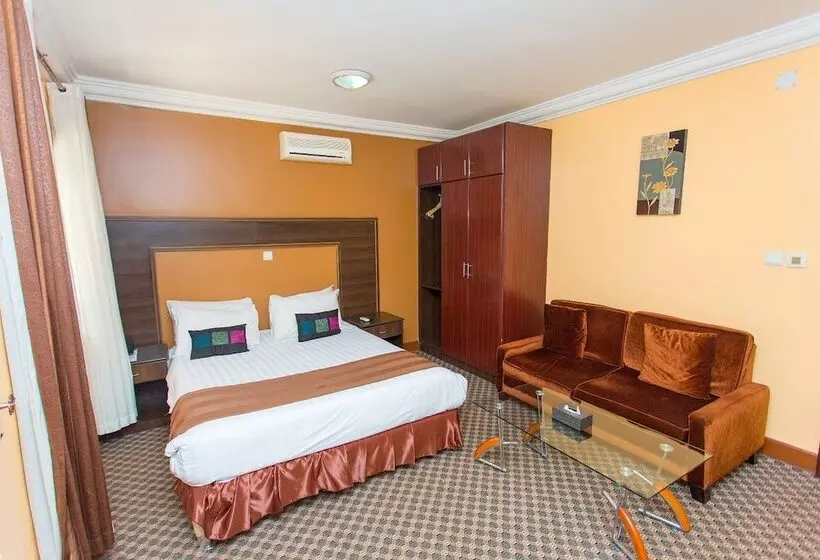 هتل The Country Inn