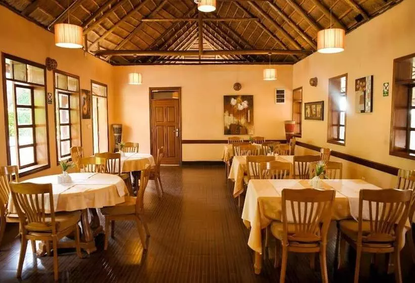 هتل The Country Inn