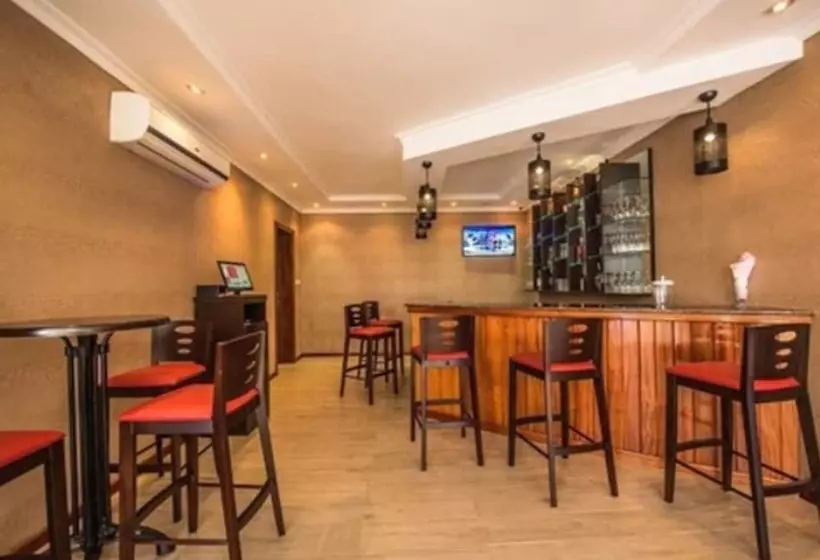 هتل The Court Boutique