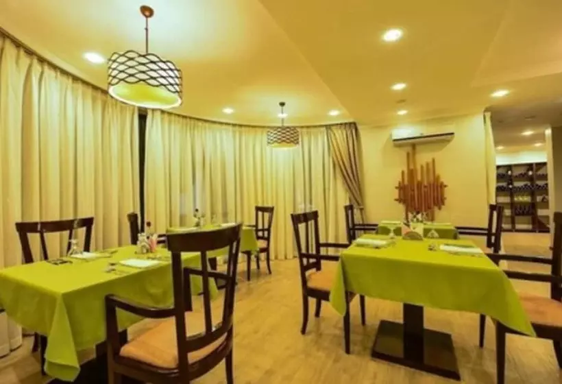 هتل The Court Boutique