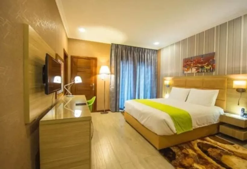 هتل The Court Boutique