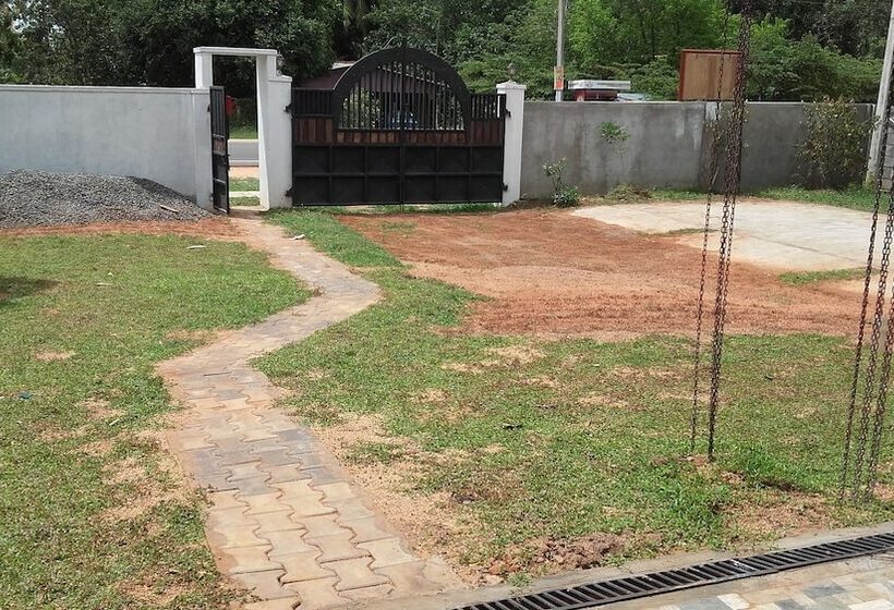 בית מלון כפרי The European Gate Anuradhapura