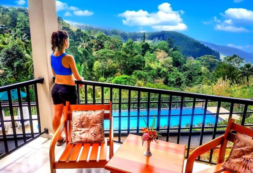 فندق The Grand Hills