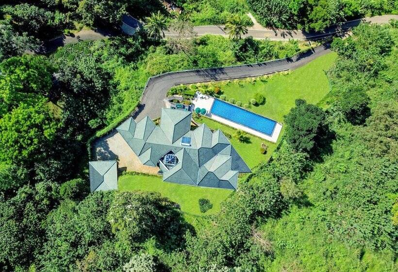 فندق The Grand Hills