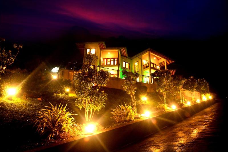 فندق The Grand Hills