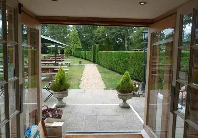 Hotelli The Old House Inn