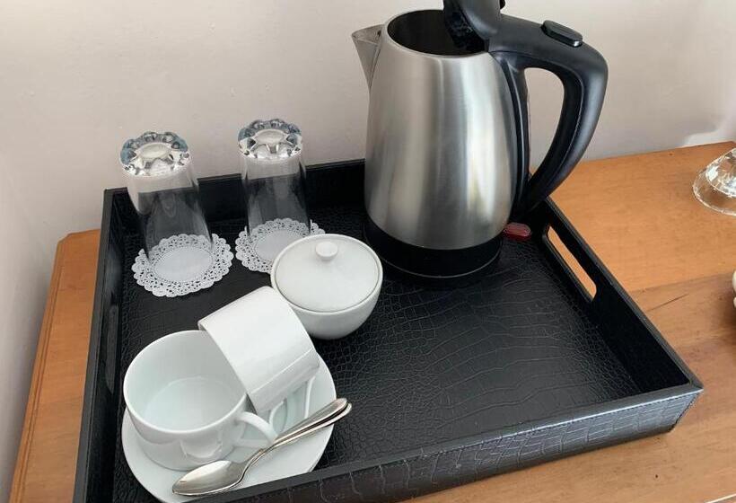 酒店 The Rag House