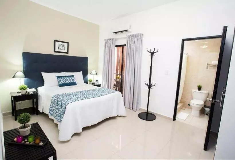 هتل Tau Casa Reyes