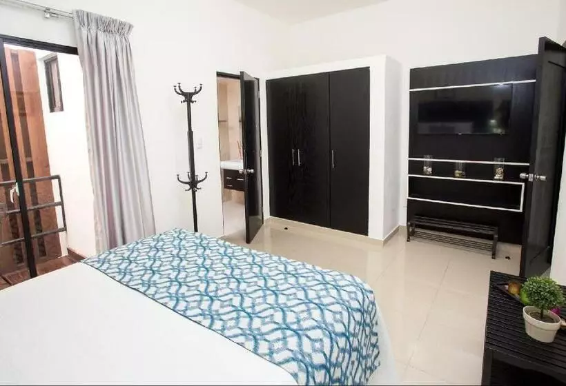 هتل Tau Casa Reyes