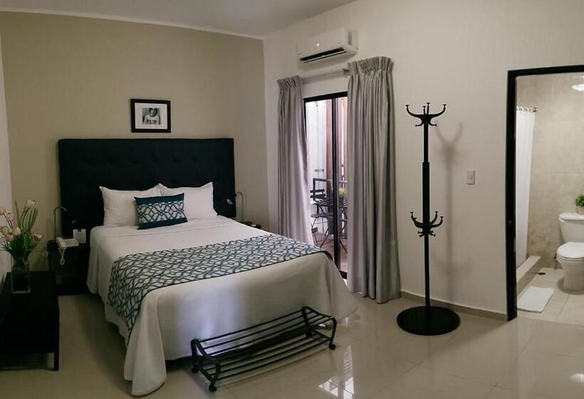 هتل Tau Casa Reyes