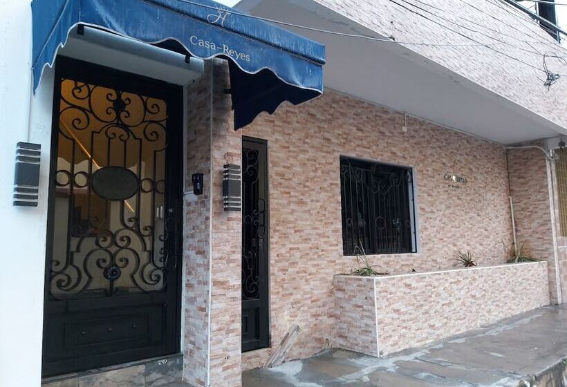 هتل Tau Casa Reyes