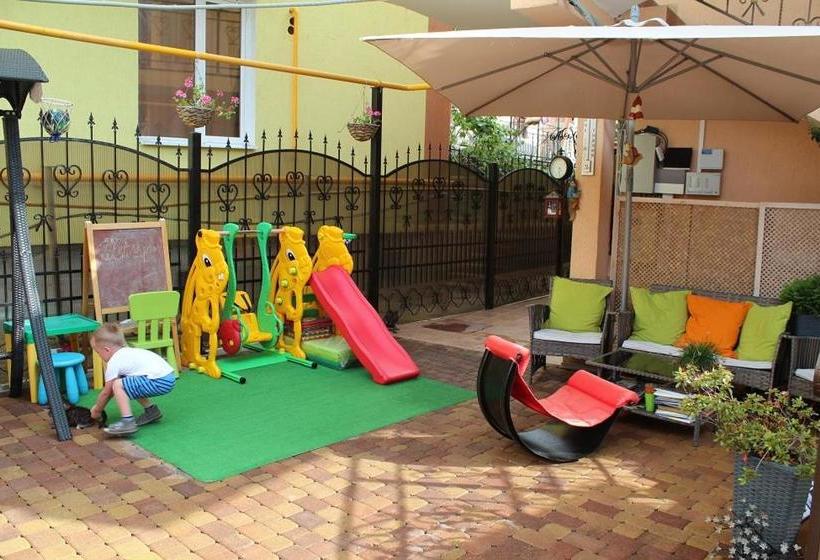 호텔 V Gostyah U Julii Guest House