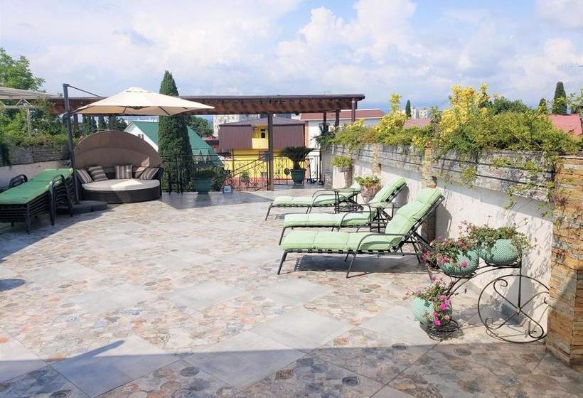 호텔 V Gostyah U Julii Guest House