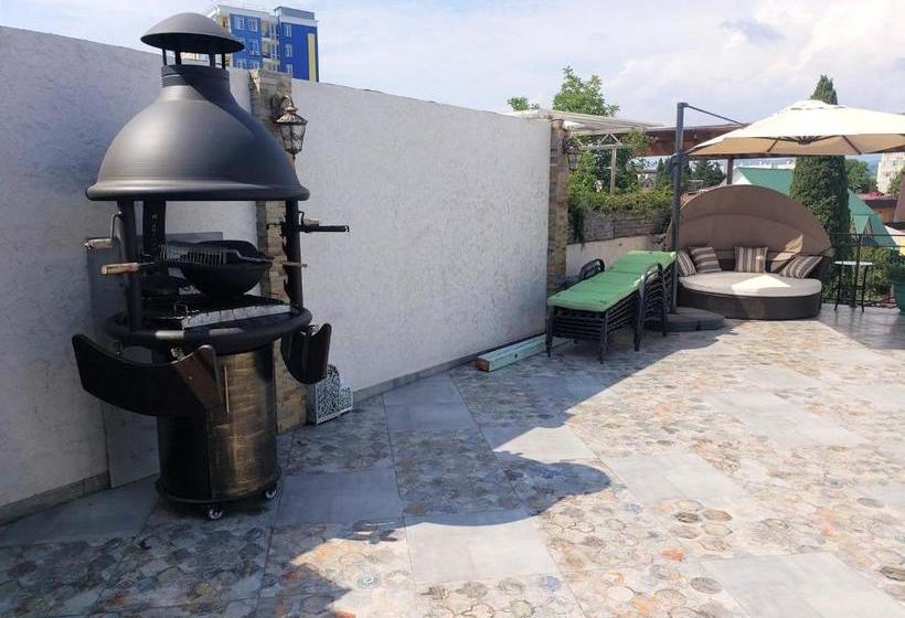 호텔 V Gostyah U Julii Guest House