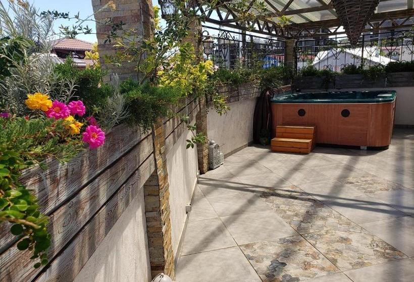 호텔 V Gostyah U Julii Guest House