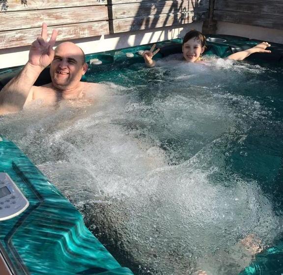 호텔 V Gostyah U Julii Guest House