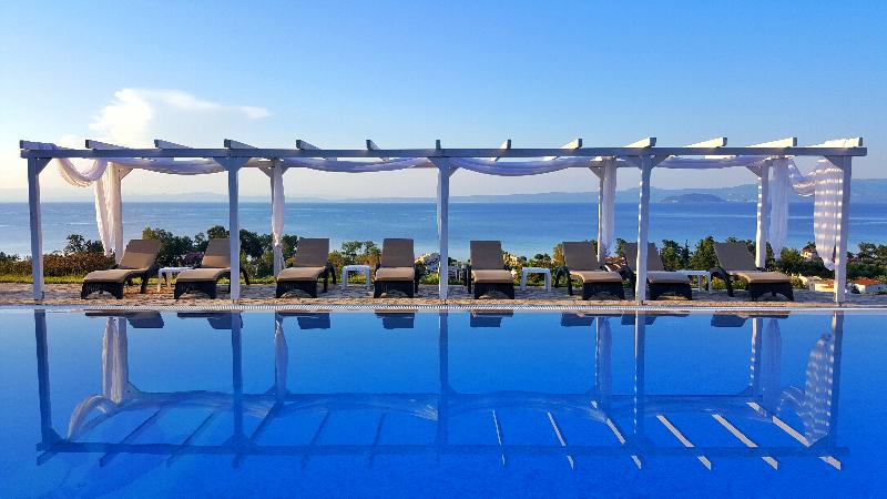 Bungalow White Apartments And Suites