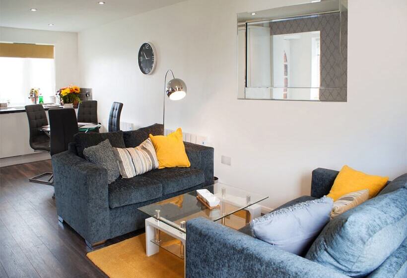 فندق East Midlands House