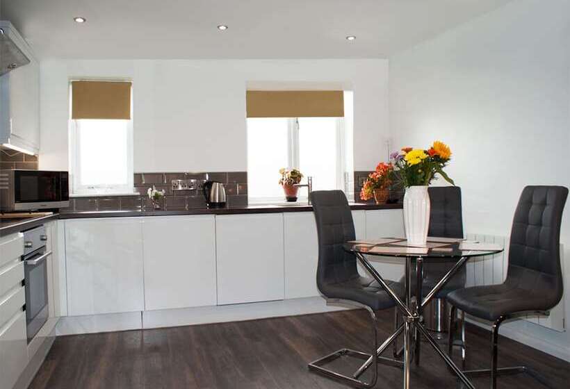 فندق East Midlands House