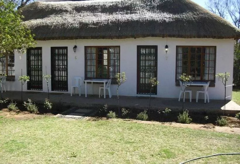 ホテル Emtonjeni Country Lodge