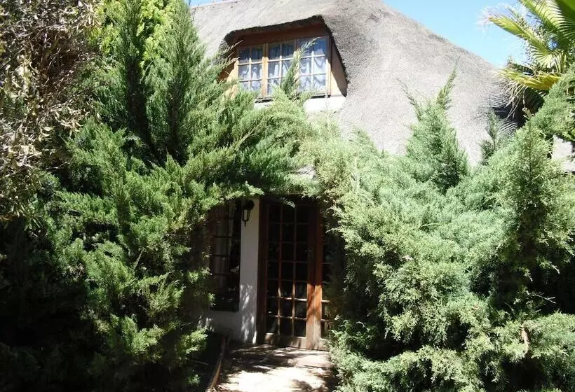 ホテル Emtonjeni Country Lodge