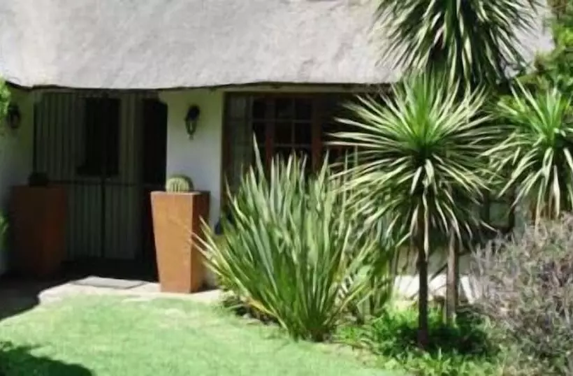 ホテル Emtonjeni Country Lodge