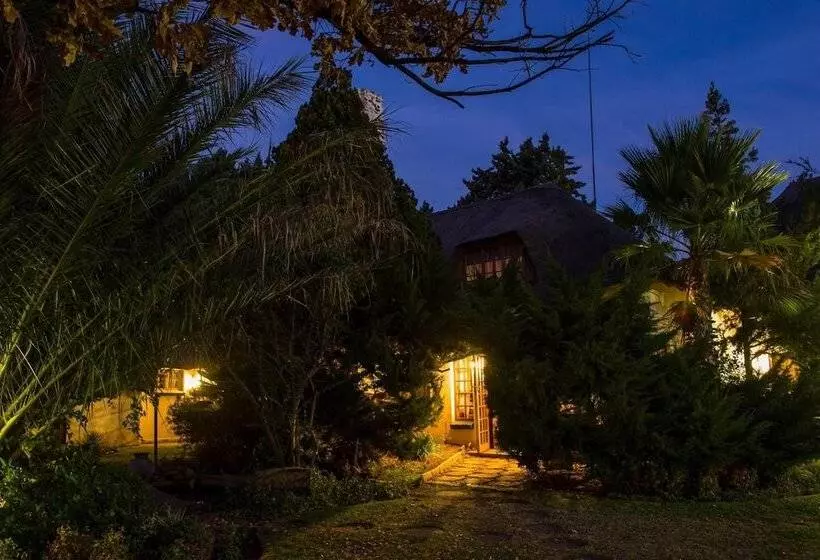 ホテル Emtonjeni Country Lodge