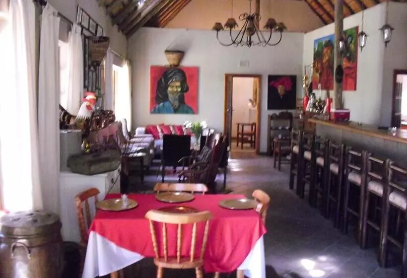 ホテル Emtonjeni Country Lodge