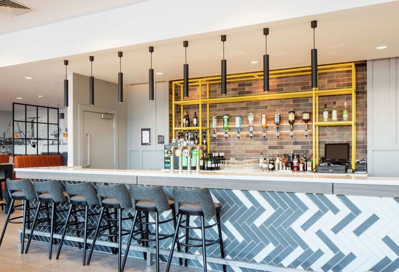 בית מלון כפרי Hampton By Hilton Belfast City Centre