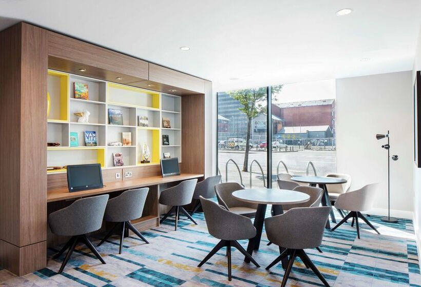 בית מלון כפרי Hampton By Hilton Belfast City Centre