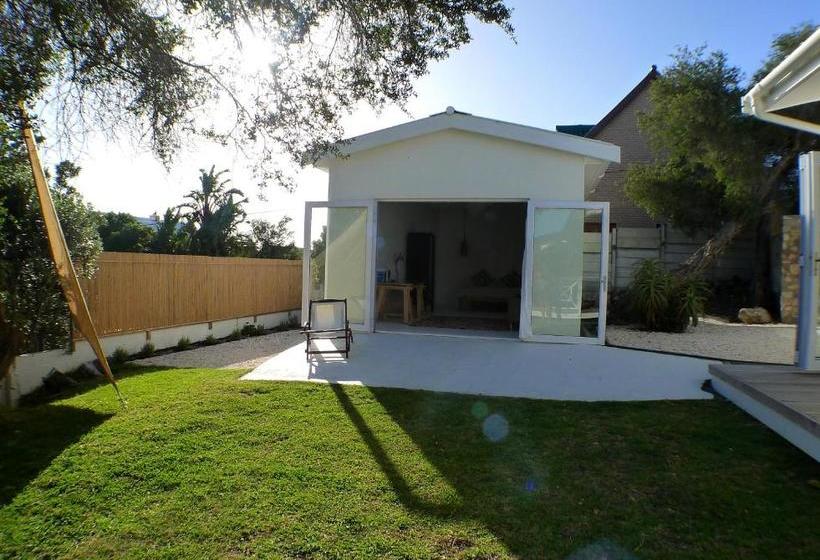 בית מלון כפרי Pashasha Beach House