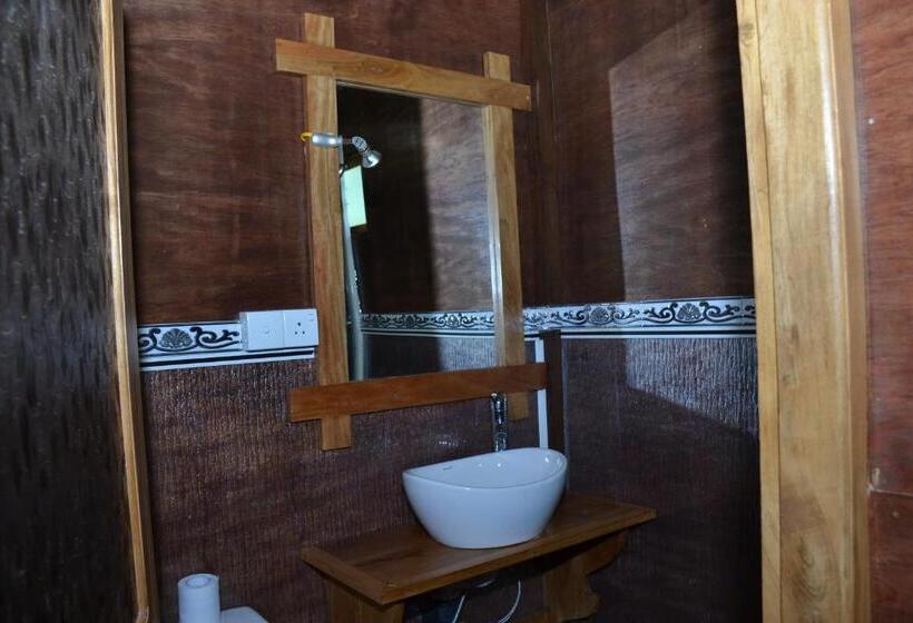 فندق Yala River Face Inn