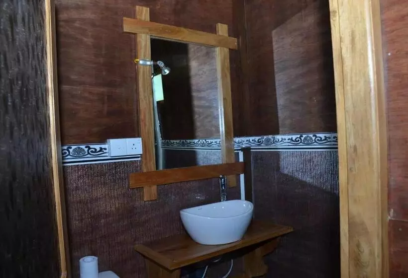 هتل Yala River Face Inn