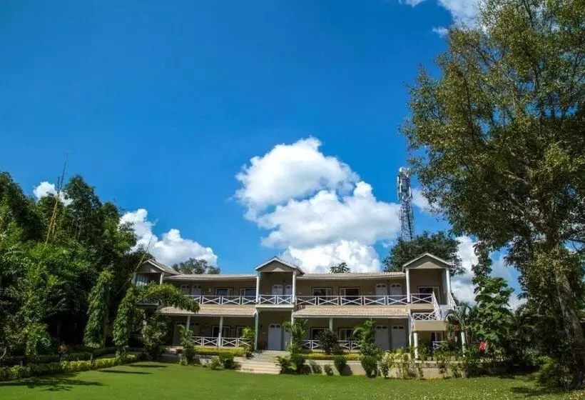 ホテル Tiger S Den Resort Bandhavgarh