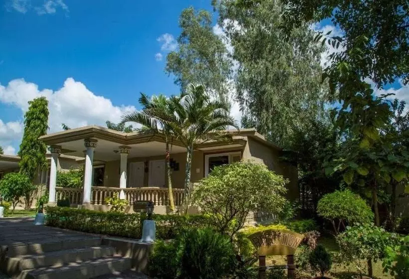ホテル Tiger S Den Resort Bandhavgarh