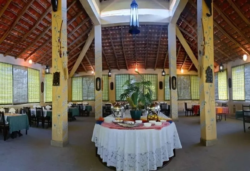 ホテル Tiger S Den Resort Bandhavgarh