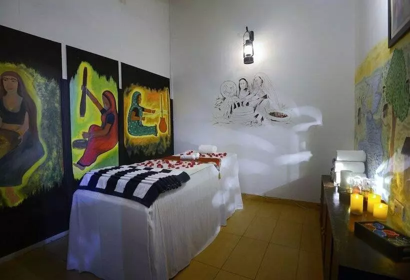 ホテル Tiger S Den Resort Bandhavgarh