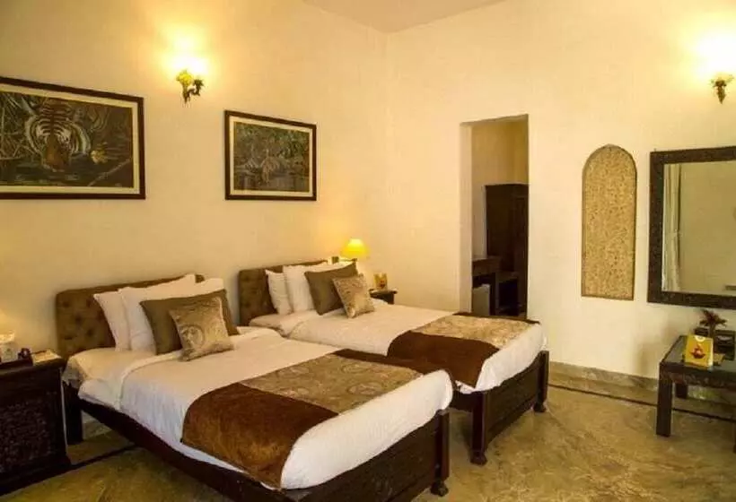 ホテル Tiger S Den Resort Bandhavgarh