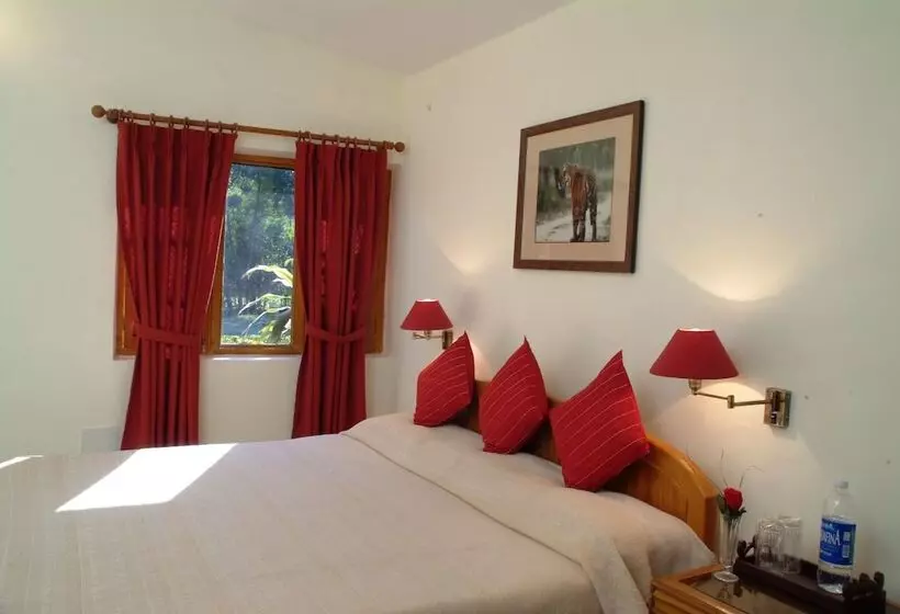 ホテル Tiger S Den Resort Bandhavgarh