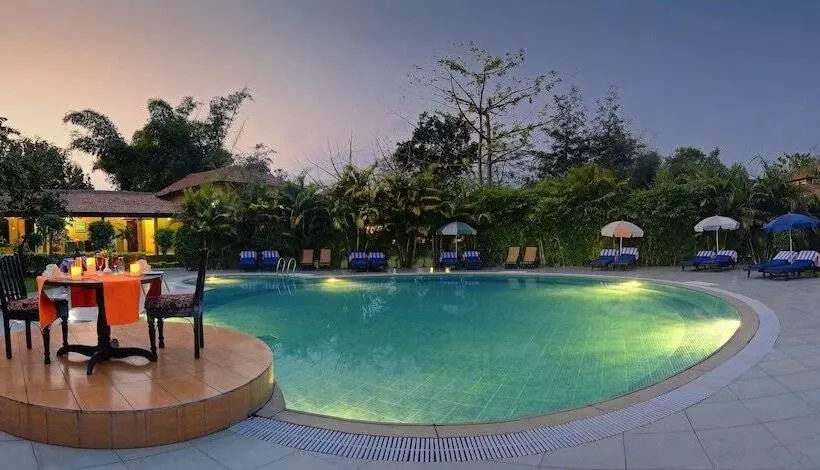 ホテル Tiger S Den Resort Bandhavgarh