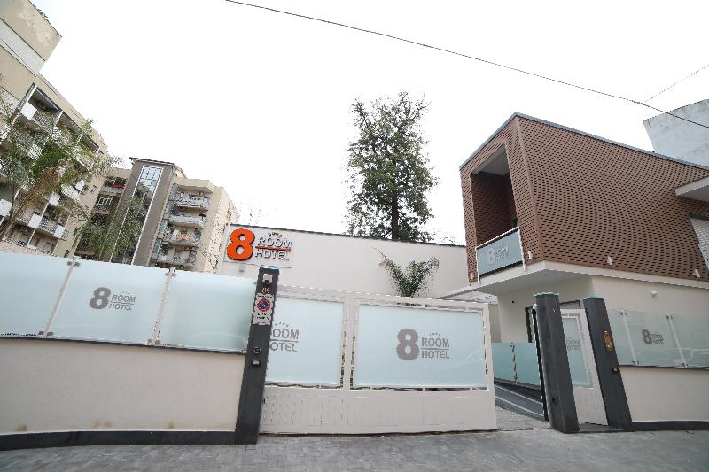 فندق 8 Room