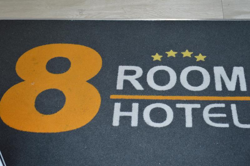 فندق 8 Room