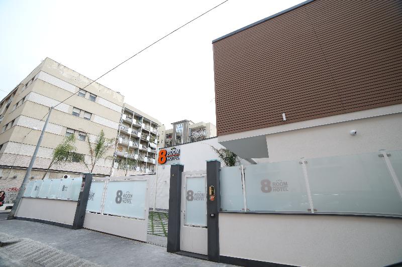 فندق 8 Room