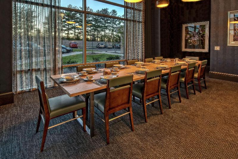 בית מלון כפרי Hilton Franklin Cool Springs