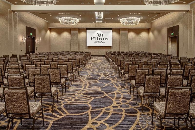 בית מלון כפרי Hilton Franklin Cool Springs