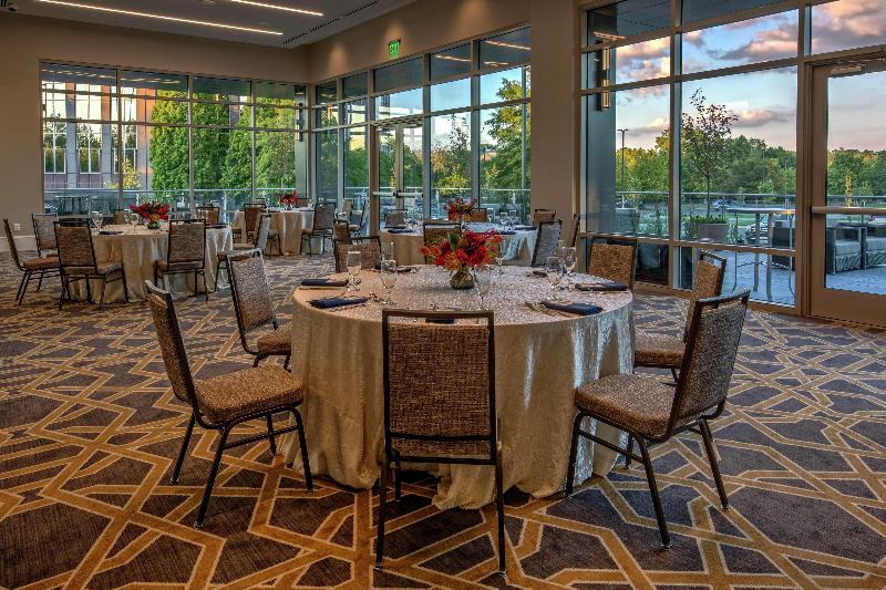 בית מלון כפרי Hilton Franklin Cool Springs