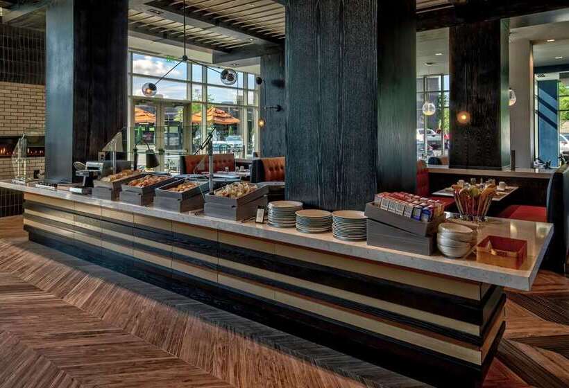 בית מלון כפרי Hilton Franklin Cool Springs